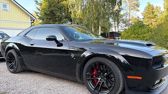 Dodge Challenger 2 of 7