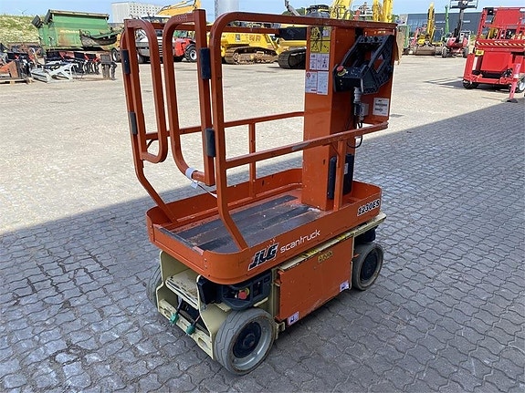 JLG 1230ES 4 of 10