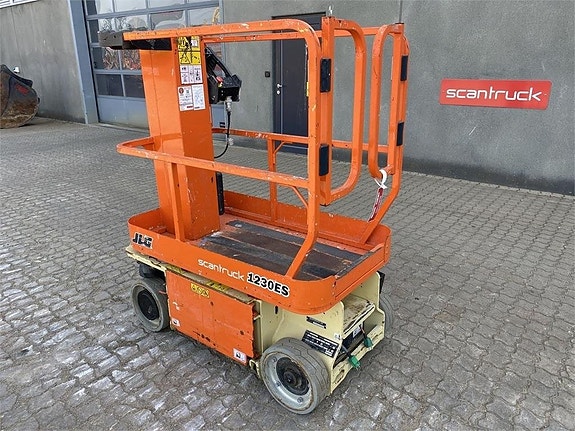 JLG 1230ES 2 of 10