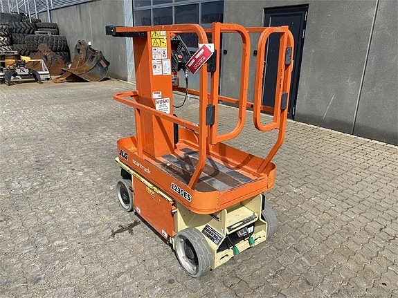 JLG 1230ES 2 of 11