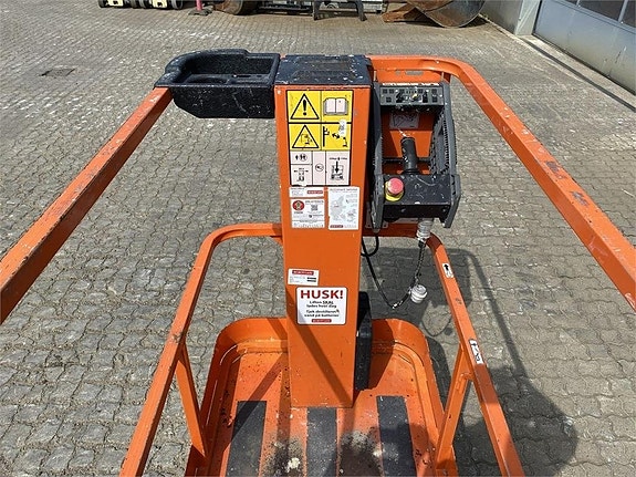 JLG 1230ES 3 of 11