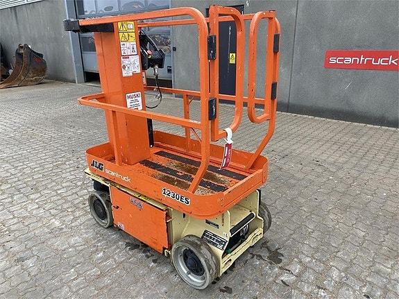 JLG 1230ES 2 of 10