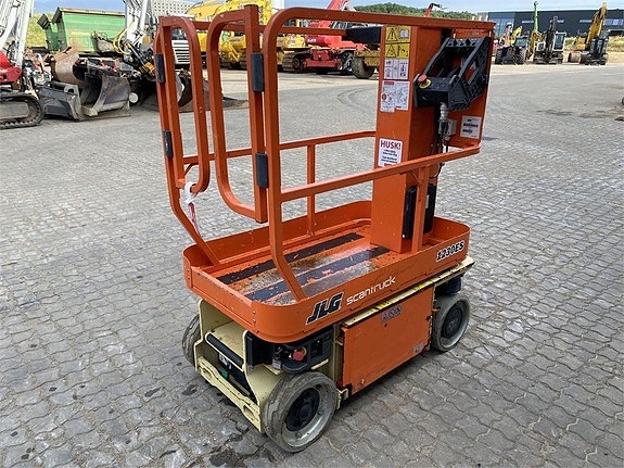 JLG 1230ES 4 of 10