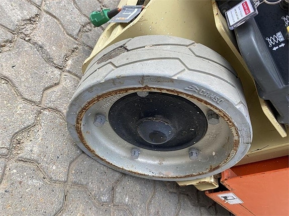 JLG 1230ES 7 of 11
