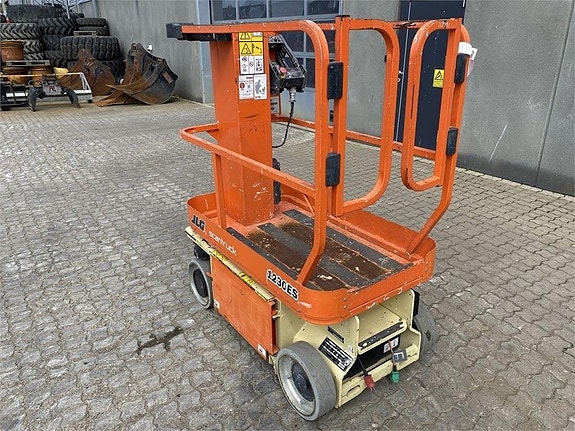 JLG 1230ES 2 of 11