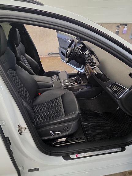 Audi RS6 2 of 7