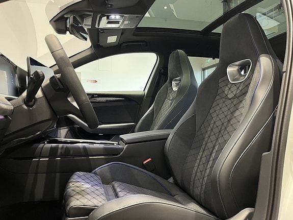 Volkswagen Passat 11 of 23