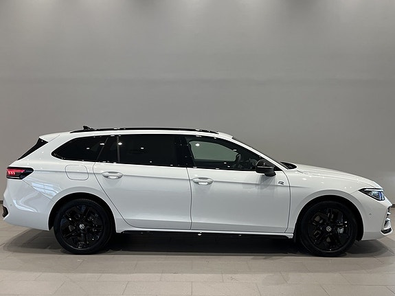 Volkswagen Passat 3 of 23