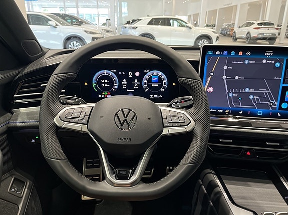 Volkswagen Passat 16 of 23