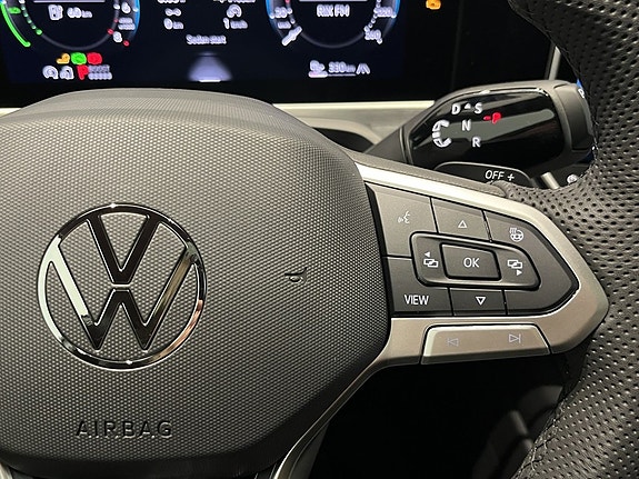 Volkswagen Passat 18 of 23