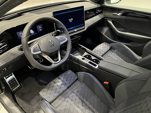 Volkswagen Passat 14 of 23