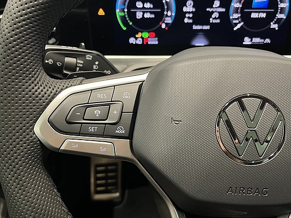Volkswagen Passat 17 of 23