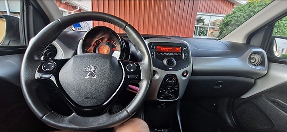 Peugeot 108 8 of 10