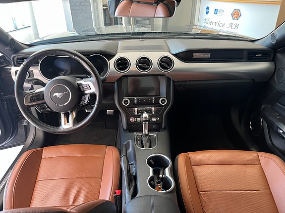 Ford Mustang 8 of 9