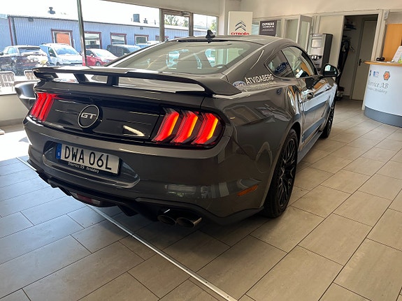 Ford Mustang 3 of 9