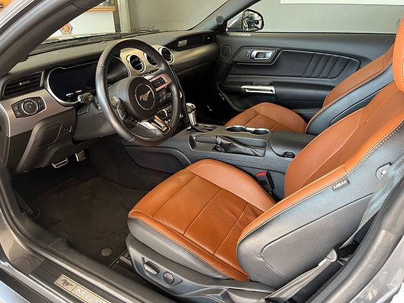 Ford Mustang 5 of 9