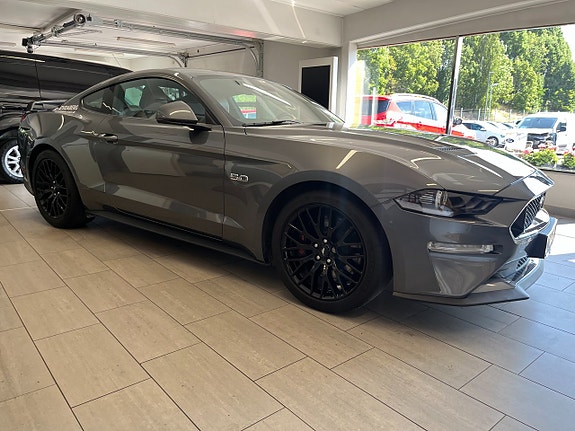 Ford Mustang 4 of 9