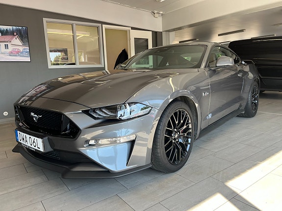 Ford Mustang 2 of 9