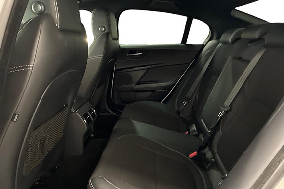 Jaguar XE 14 of 27