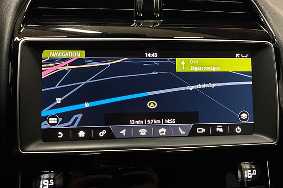 Jaguar XE 18 of 27