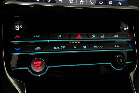 Jaguar XE 25 of 27