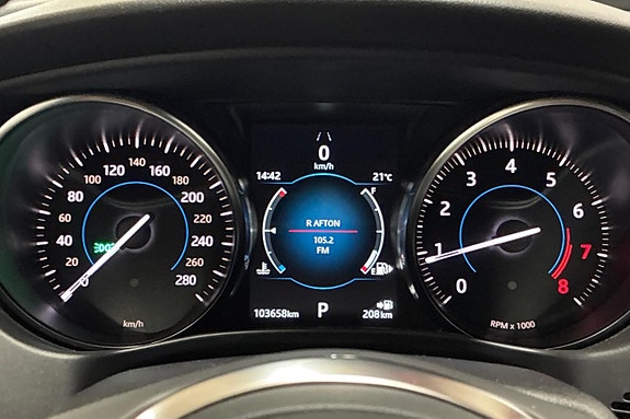 Jaguar XE 17 of 27