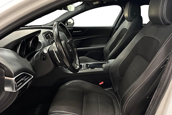 Jaguar XE 13 of 27