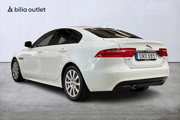 Jaguar XE 8 of 27