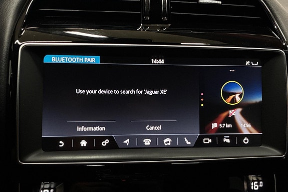 Jaguar XE 21 of 27