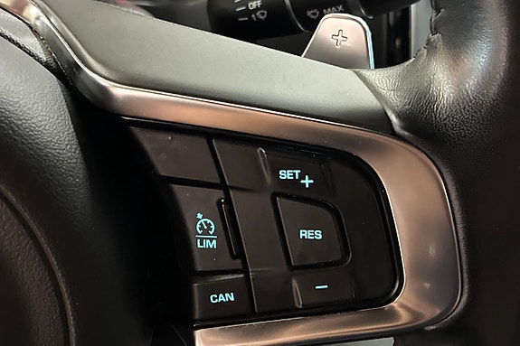 Jaguar XE 24 of 27