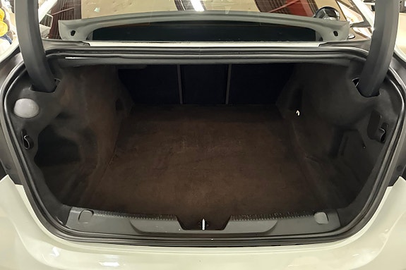 Jaguar XE 10 of 27