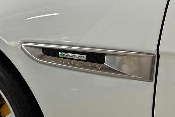 Jaguar XE 27 of 27