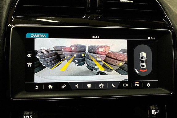 Jaguar XE 19 of 27