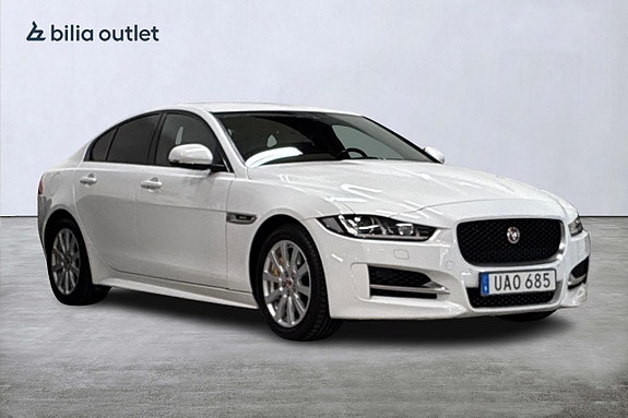Jaguar XE 4 of 27
