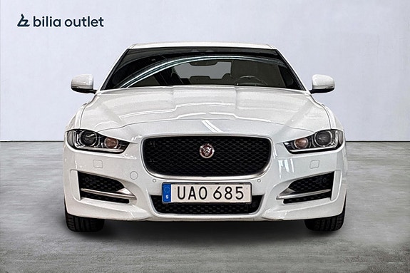 Jaguar XE 3 of 27