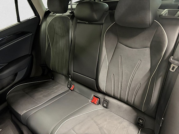 Volkswagen Passat 10 of 14