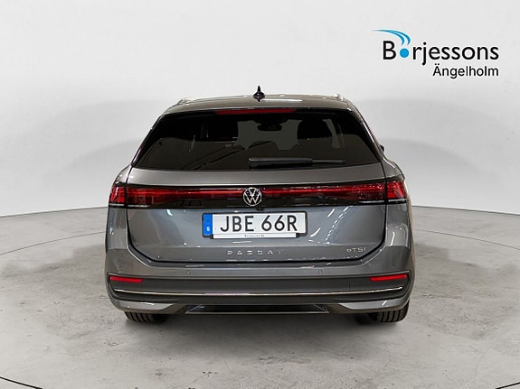 Volkswagen Passat 4 of 14