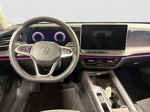 Volkswagen Passat 9 of 14