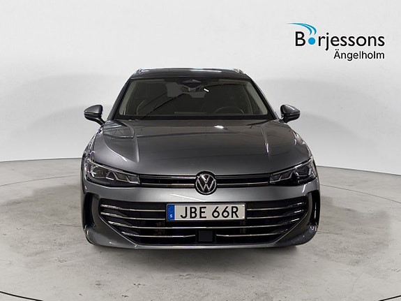 Volkswagen Passat 5 of 14