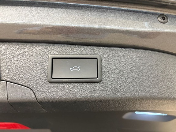 Volkswagen Passat 12 of 14