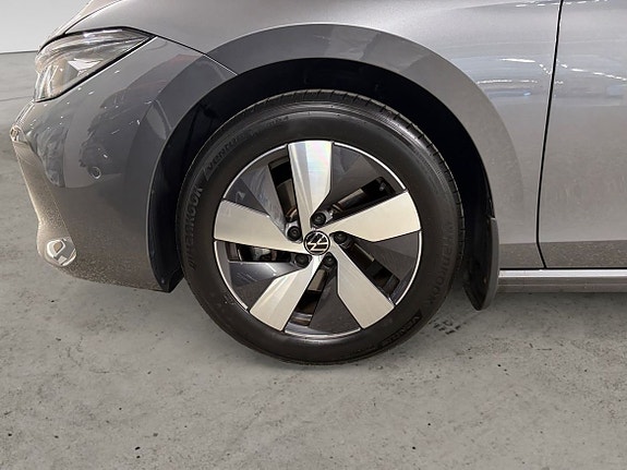 Volkswagen Passat 6 of 14