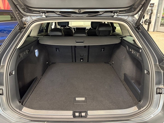 Volkswagen Passat 11 of 14