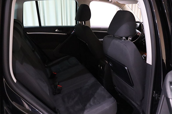 Volkswagen Tiguan 10 of 23