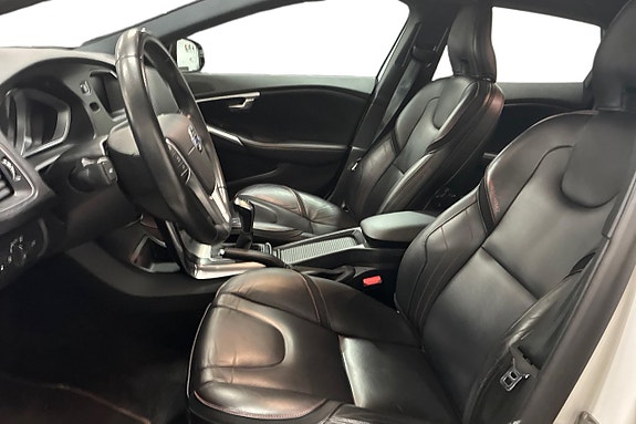 Volvo V40 Cross Country 13 of 21
