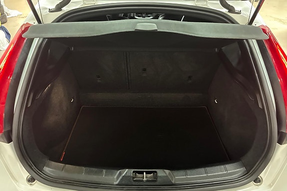 Volvo V40 Cross Country 10 of 21