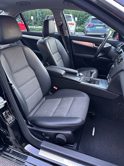 Mercedes-Benz C200 20 of 28