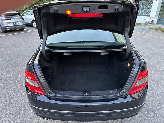 Mercedes-Benz C200 16 of 28