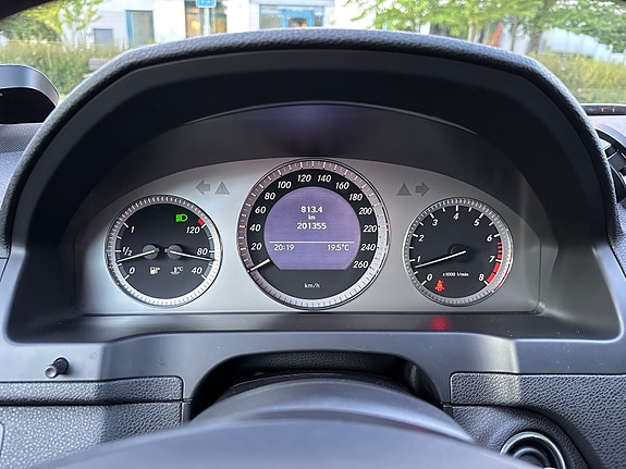 Mercedes-Benz C200 28 of 28