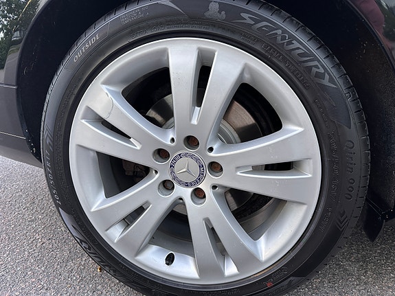 Mercedes-Benz C200 11 of 28