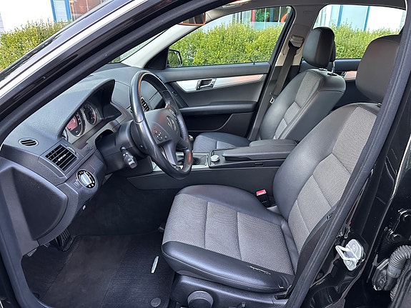 Mercedes-Benz C200 27 of 28
